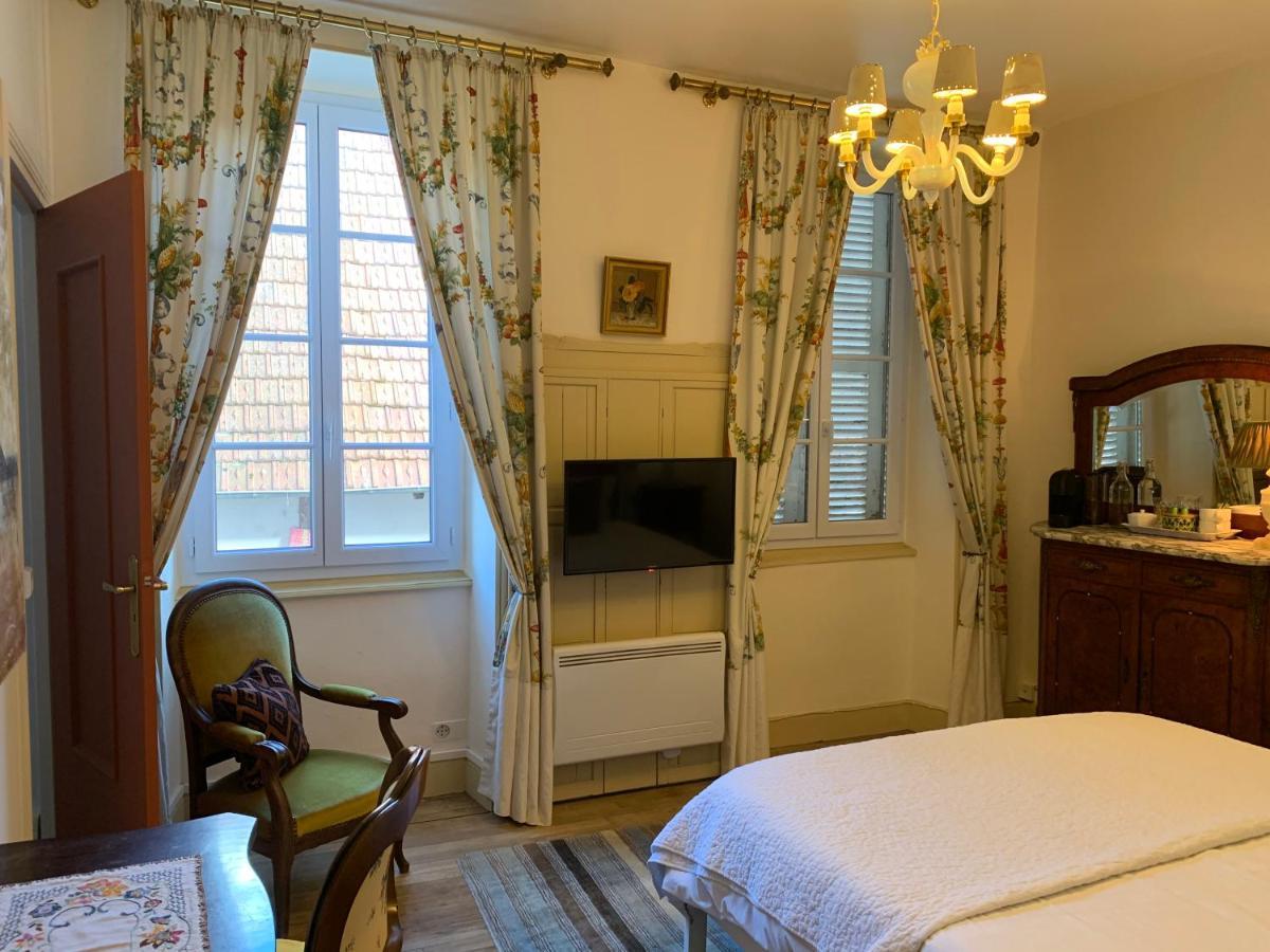 La Grenouille Noire Hotel Marcillat-en-Combraille Екстериор снимка