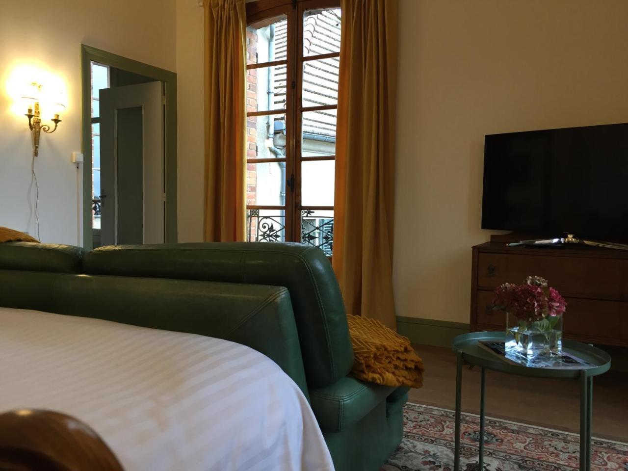 La Grenouille Noire Hotel Marcillat-en-Combraille Екстериор снимка