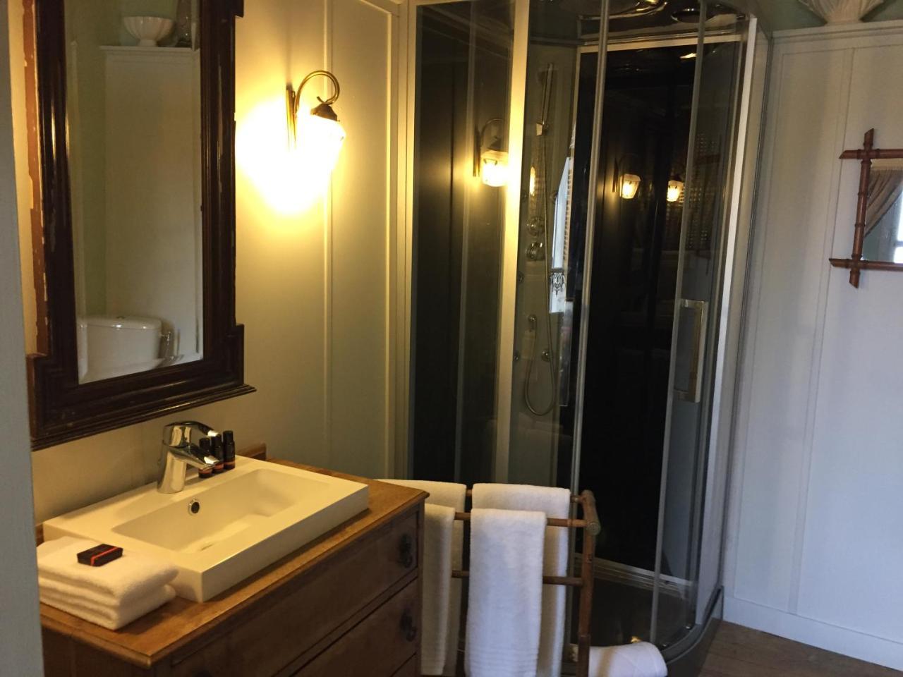 La Grenouille Noire Hotel Marcillat-en-Combraille Екстериор снимка